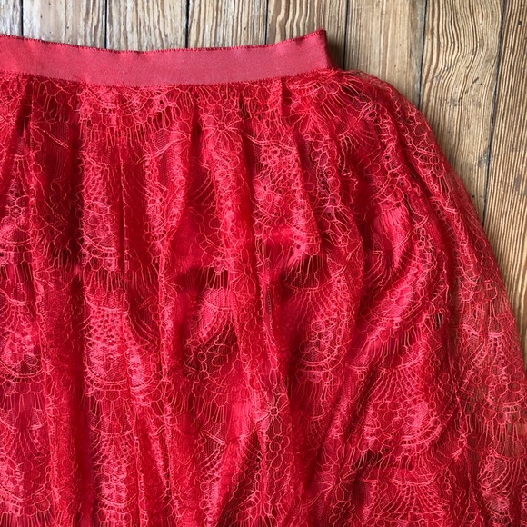 Gorgeous red lace skirt - Picture 3 of 6